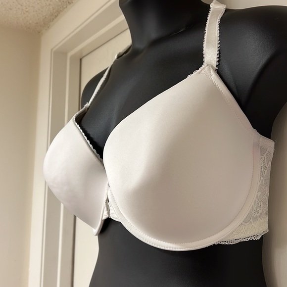 40DDD WHITE BRA - Picture 2 of 3